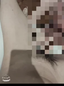 射嘴里了